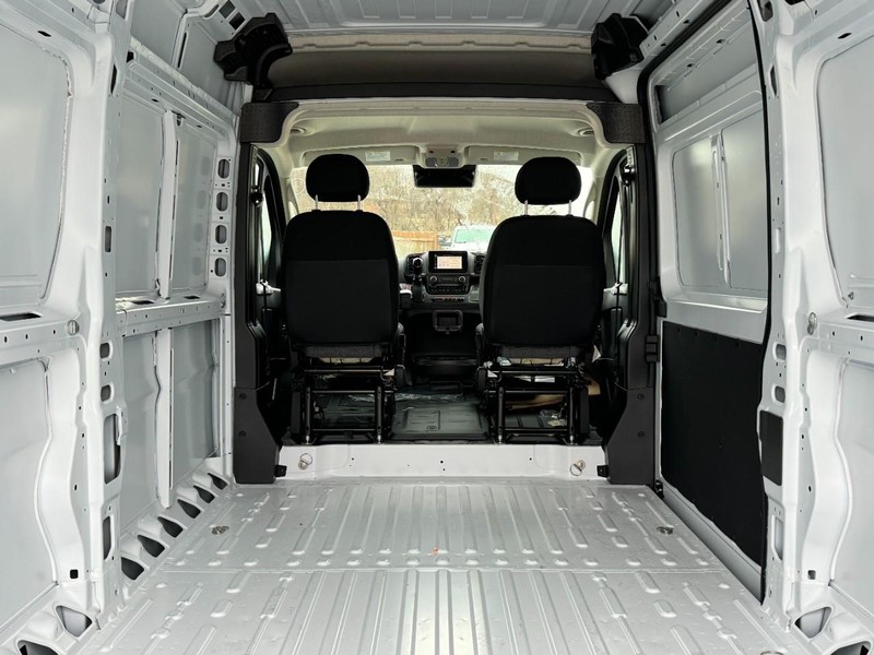 Ram ProMaster Cargo Van Vehicle Image 16