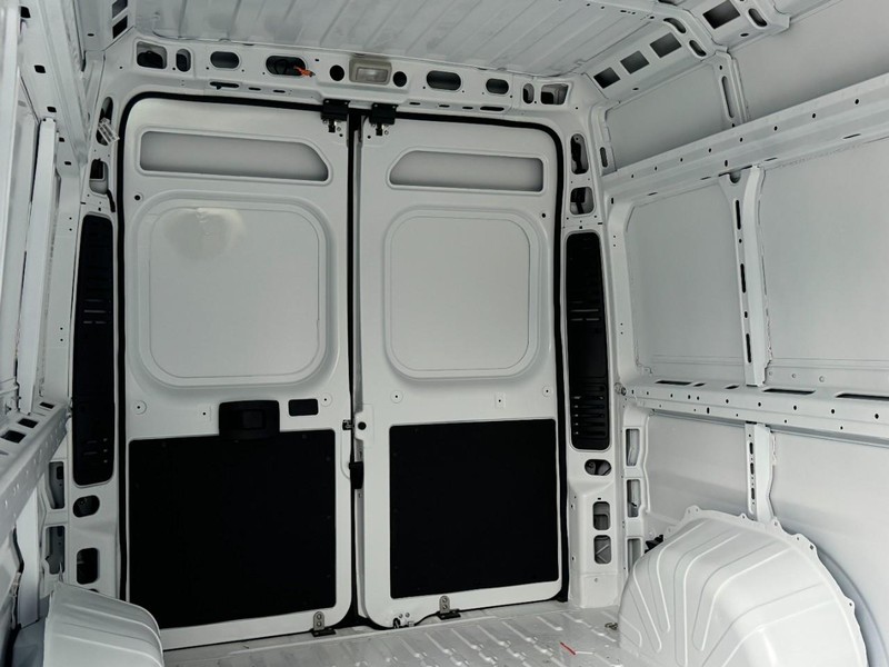 Ram ProMaster Cargo Van Vehicle Image 21