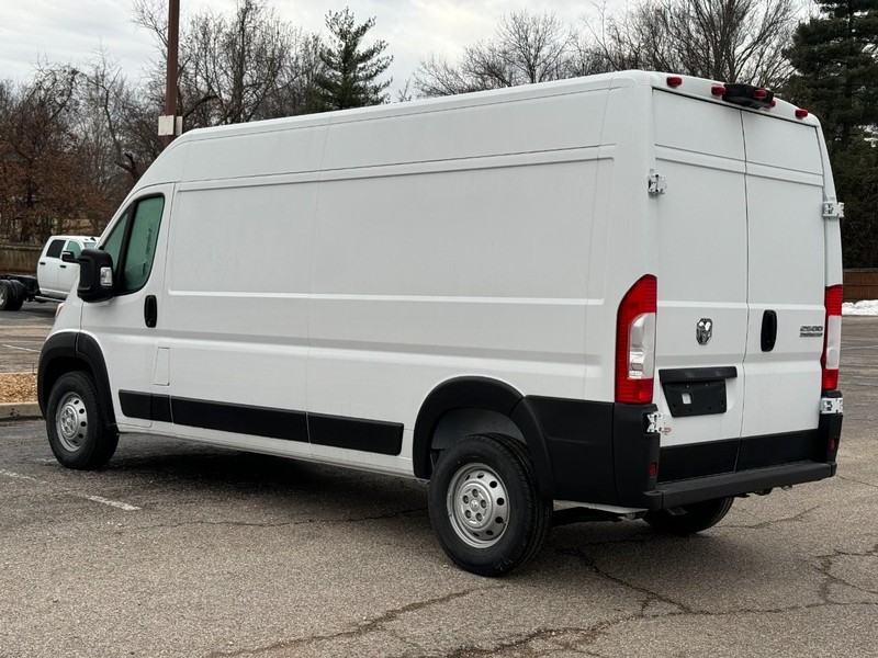 Ram ProMaster Cargo Van Vehicle Image 04