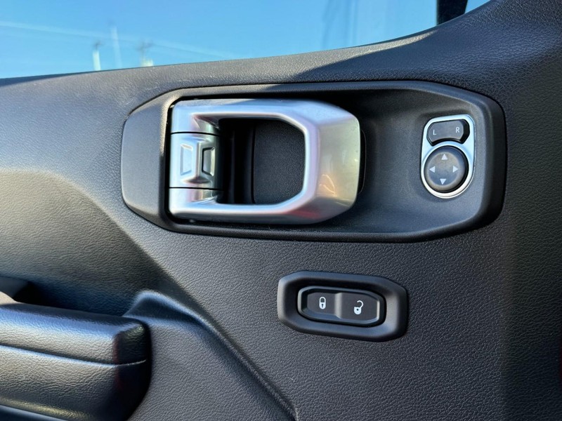 Jeep Wrangler Unlimited Vehicle Image 24