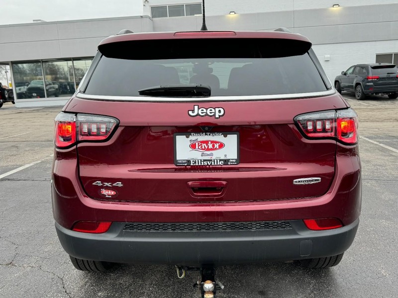 Jeep Compass Vehicle Image 16