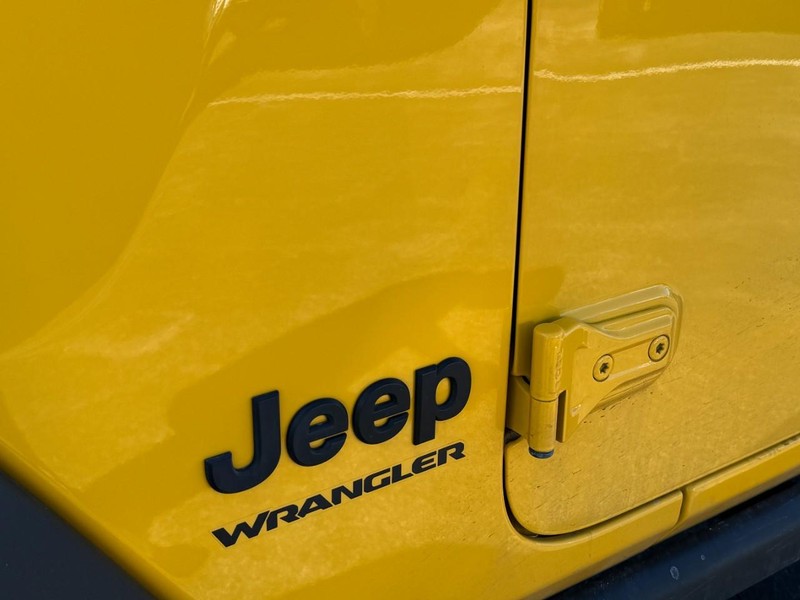 Jeep Wrangler Vehicle Image 12