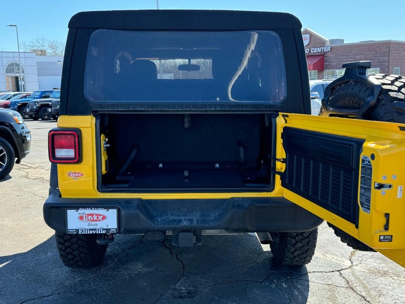 Jeep Wrangler Vehicle Image 15