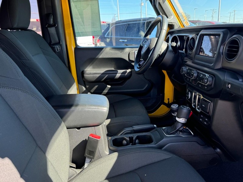 Jeep Wrangler Vehicle Image 17
