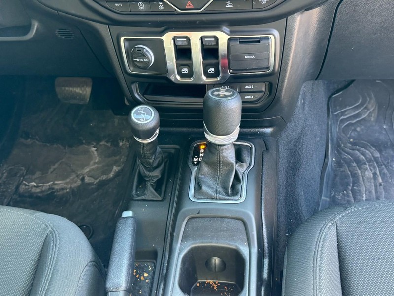 Jeep Wrangler Vehicle Image 22