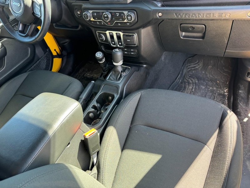 Jeep Wrangler Vehicle Image 23