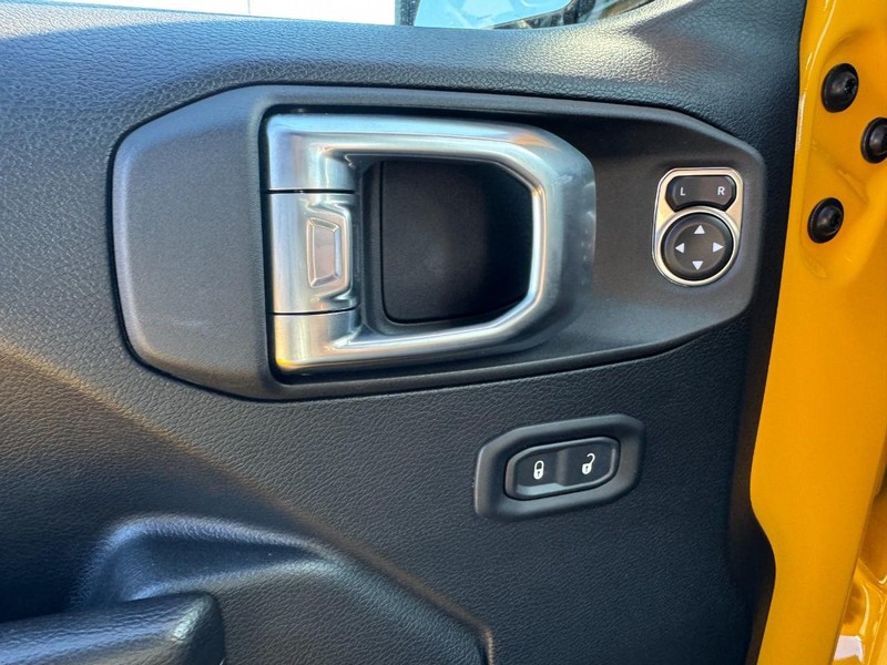 Jeep Wrangler Vehicle Image 24