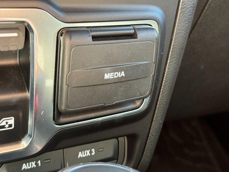 Jeep Wrangler Vehicle Image 32