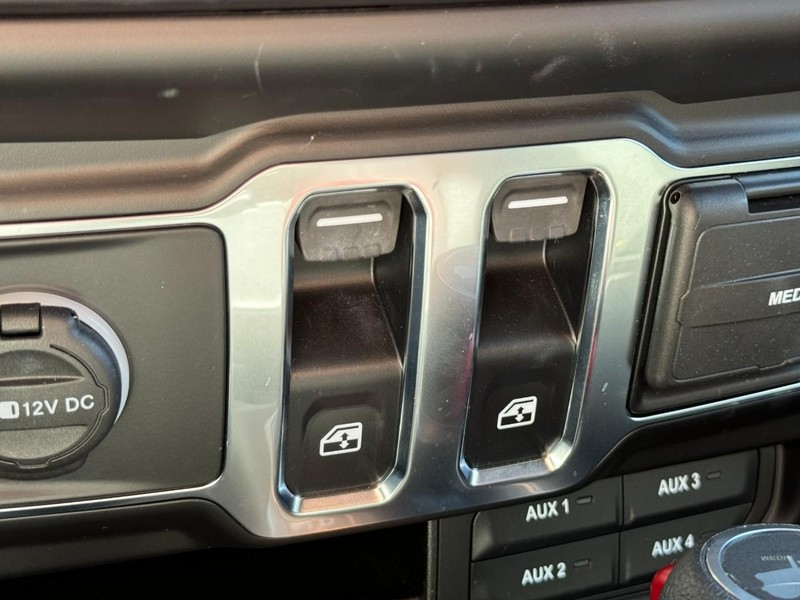Jeep Wrangler Vehicle Image 33