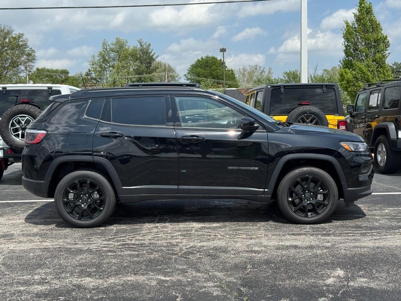 Jeep Compass Vehicle Image 02