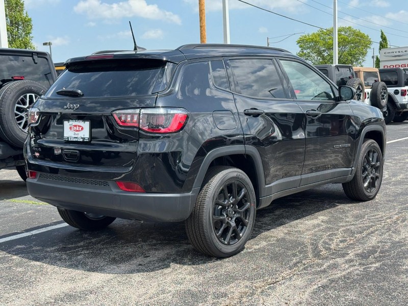 Jeep Compass Vehicle Image 03