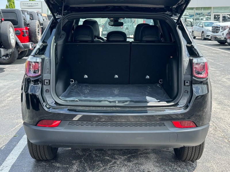 Jeep Compass Vehicle Image 11