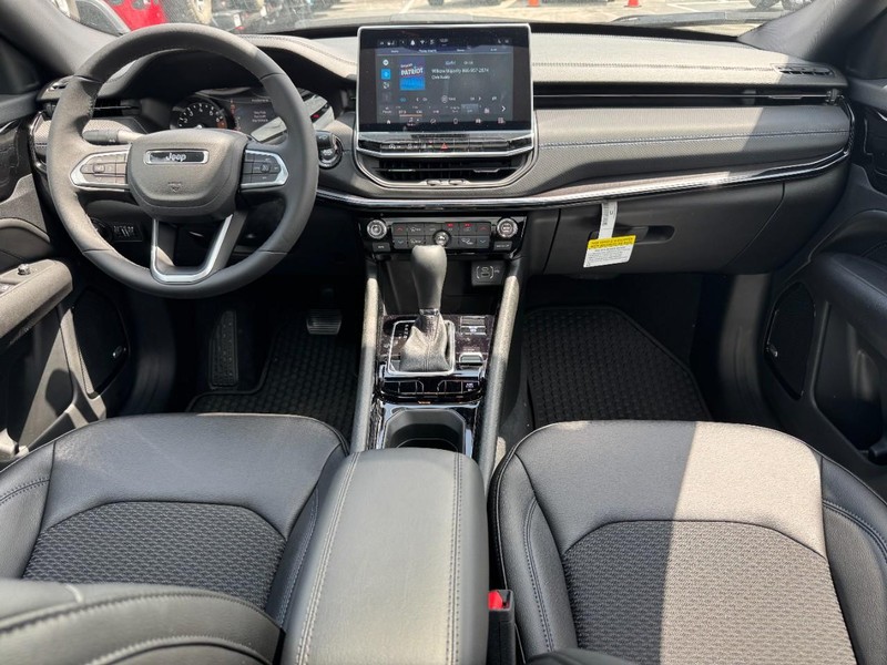 Jeep Compass Vehicle Image 16