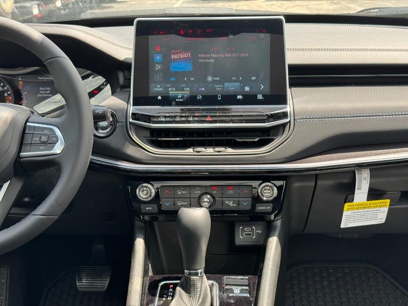 Jeep Compass Vehicle Image 18