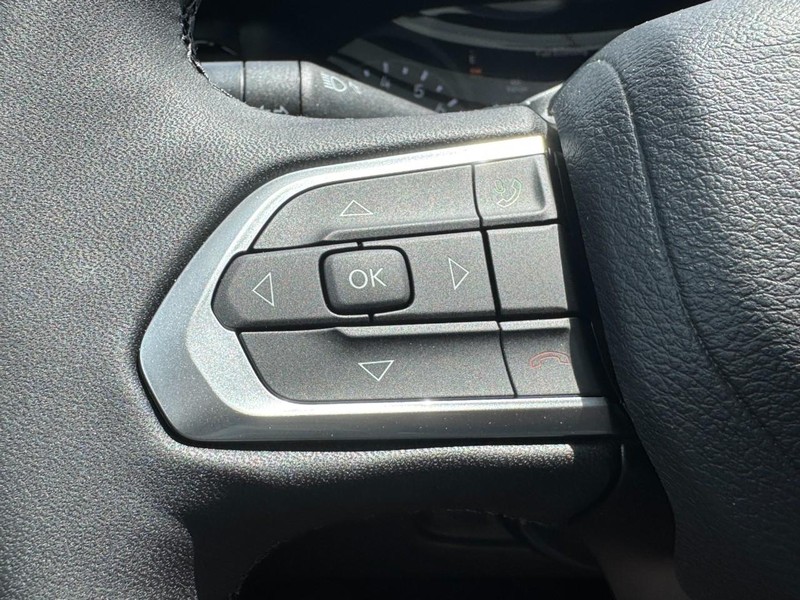 Jeep Compass Vehicle Image 21