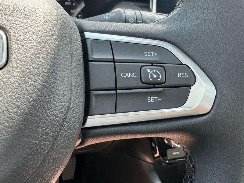 Jeep Compass Vehicle Image 22