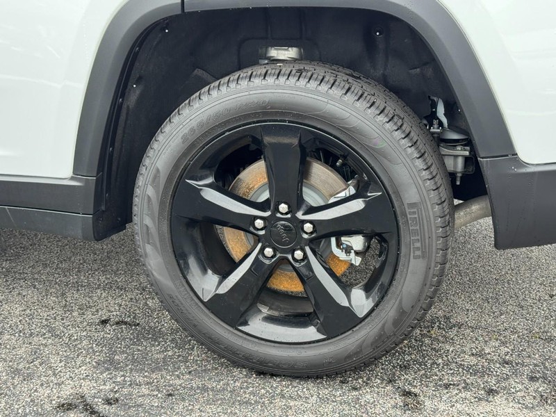 Jeep Grand Cherokee L Vehicle Image 07