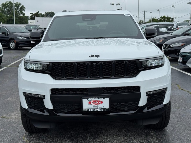 Jeep Grand Cherokee L Vehicle Image 09