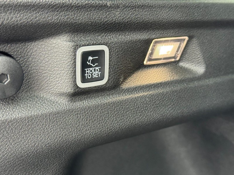 Jeep Grand Cherokee L Vehicle Image 15