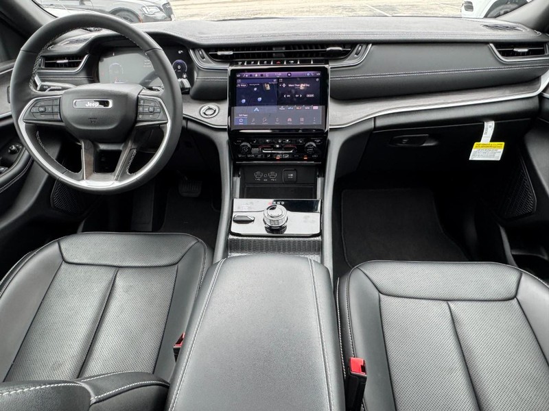 Jeep Grand Cherokee L Vehicle Image 19