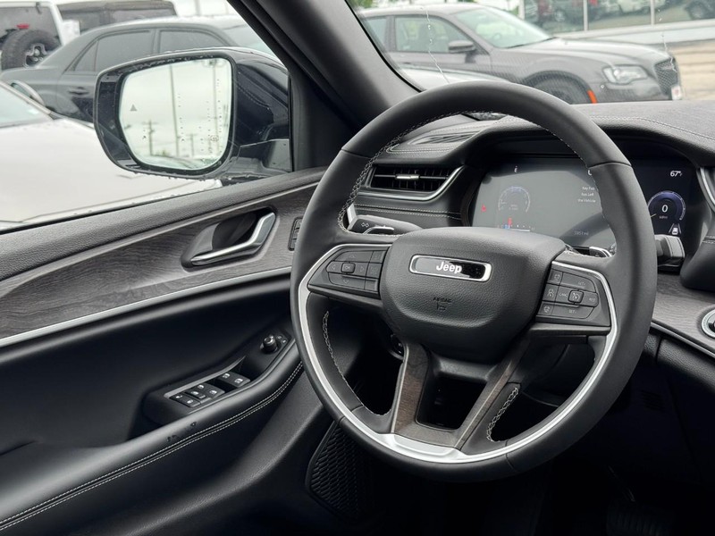 Jeep Grand Cherokee L Vehicle Image 20
