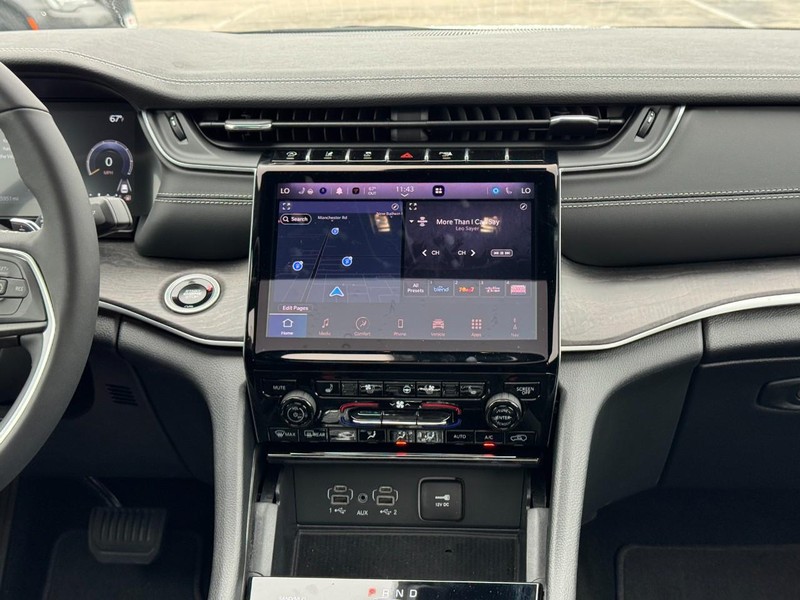 Jeep Grand Cherokee L Vehicle Image 21