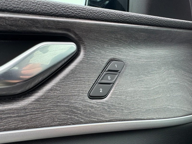 Jeep Grand Cherokee L Vehicle Image 24