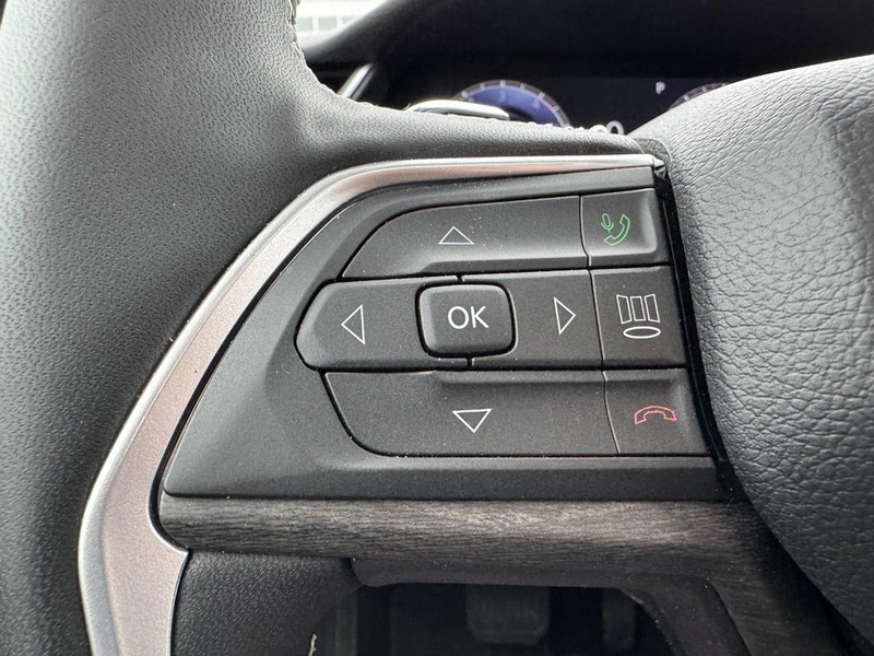 Jeep Grand Cherokee L Vehicle Image 25