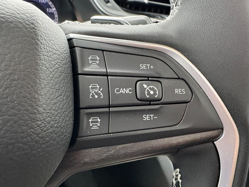 Jeep Grand Cherokee L Vehicle Image 26