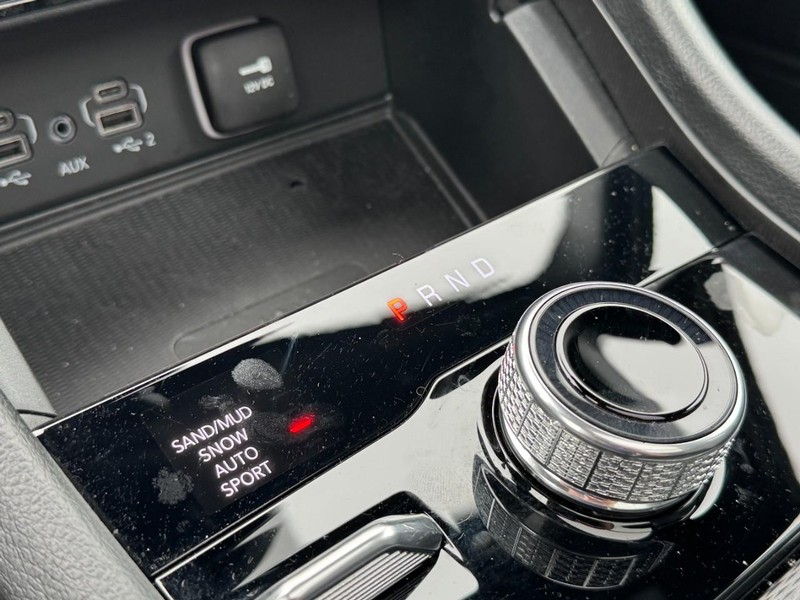 Jeep Grand Cherokee L Vehicle Image 28