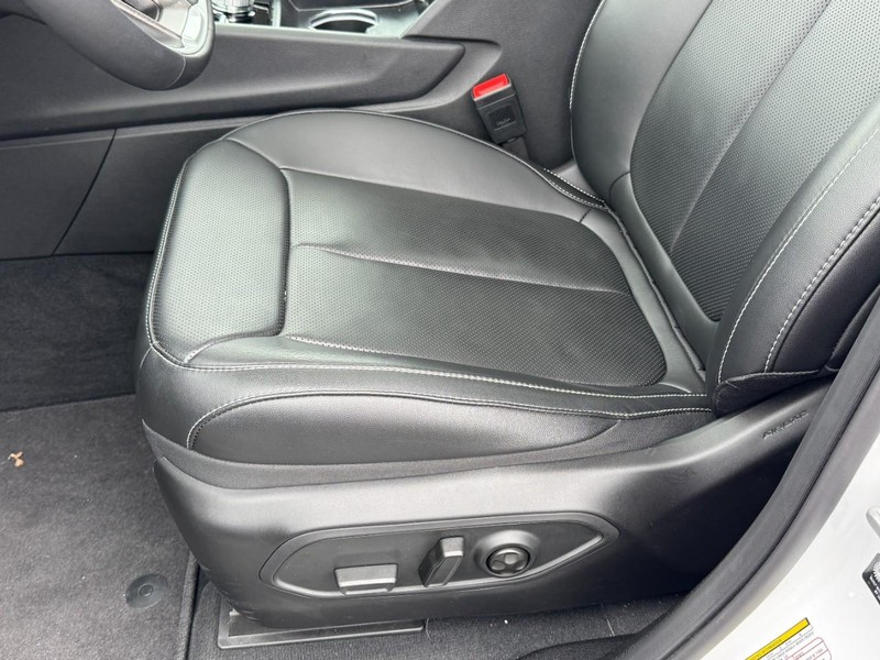 Jeep Grand Cherokee L Vehicle Image 33