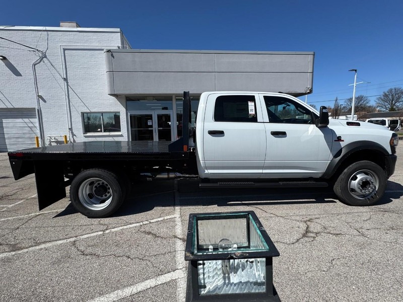 Ram 5500 Chassis Cab Vehicle Image 02