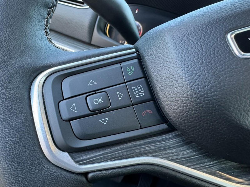 Jeep Wagoneer L Vehicle Image 27
