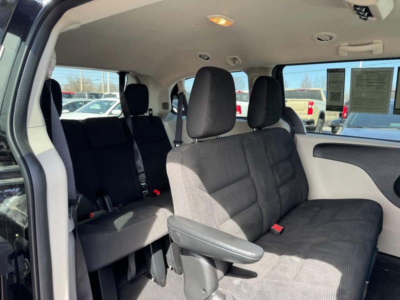 Dodge Grand Caravan Vehicle Image 16
