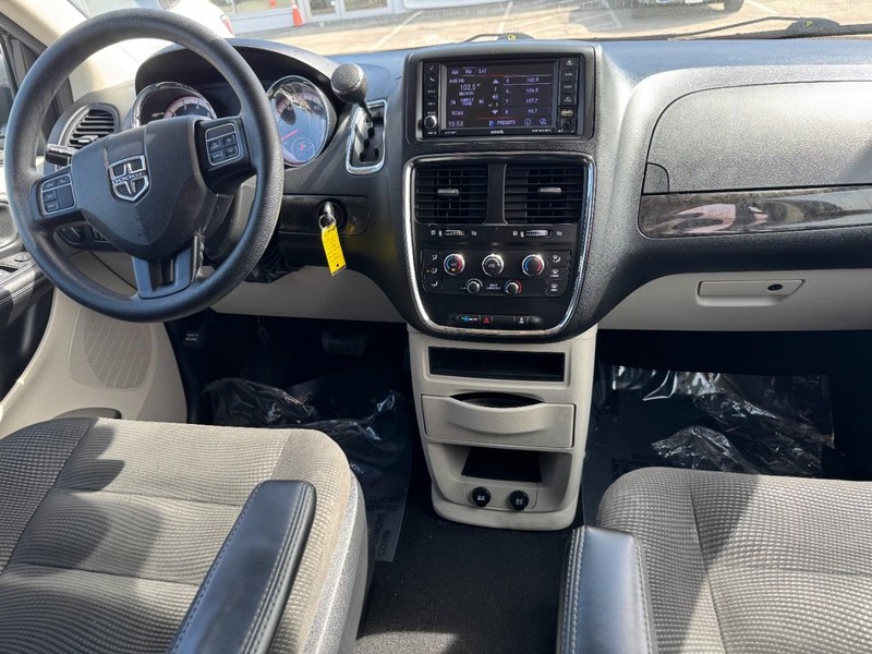 Dodge Grand Caravan Vehicle Image 18