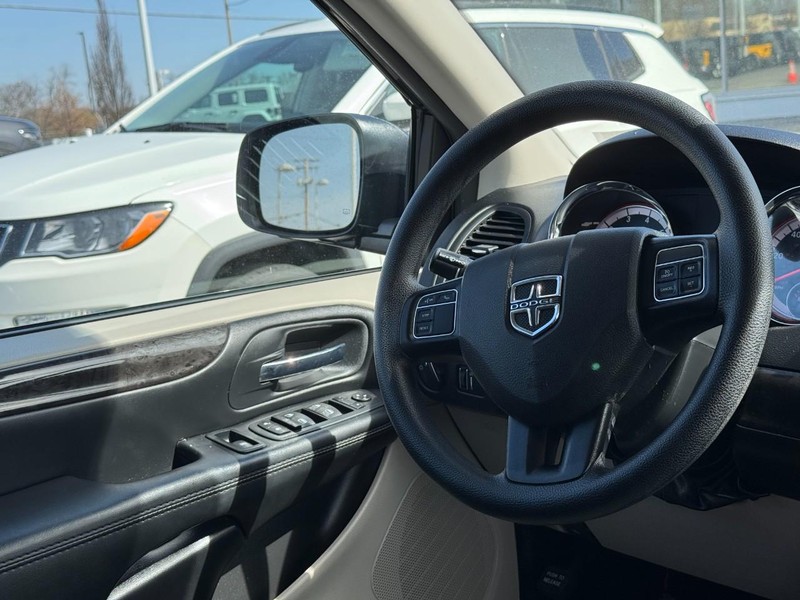 Dodge Grand Caravan Vehicle Image 19