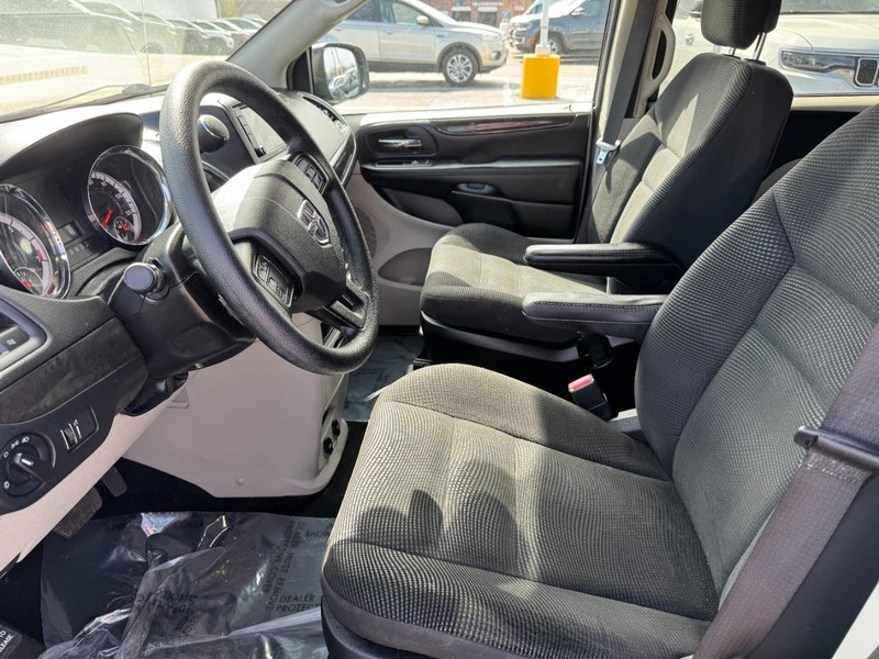 Dodge Grand Caravan Vehicle Image 23