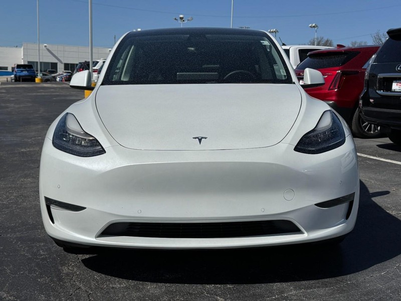 Tesla Model Y Vehicle Image 09