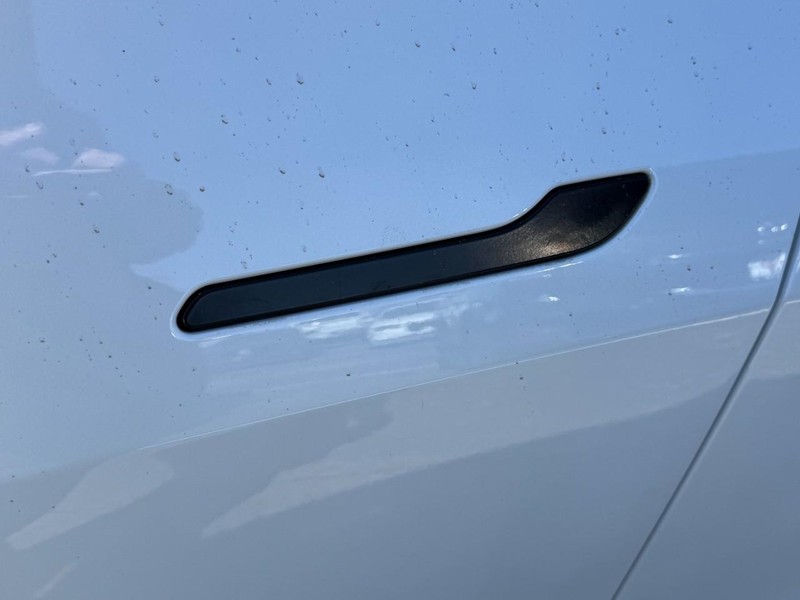 Tesla Model Y Vehicle Image 11