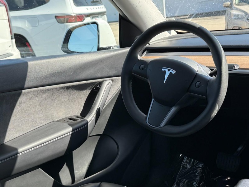 Tesla Model Y Vehicle Image 17
