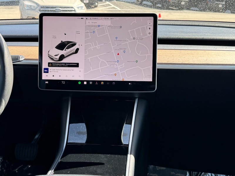 Tesla Model Y Vehicle Image 18