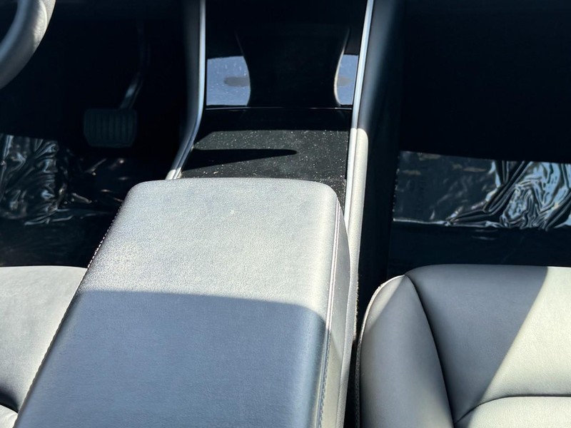 Tesla Model Y Vehicle Image 19
