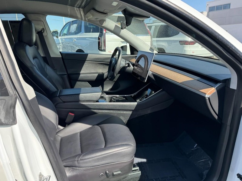 Tesla Model Y Vehicle Image 22