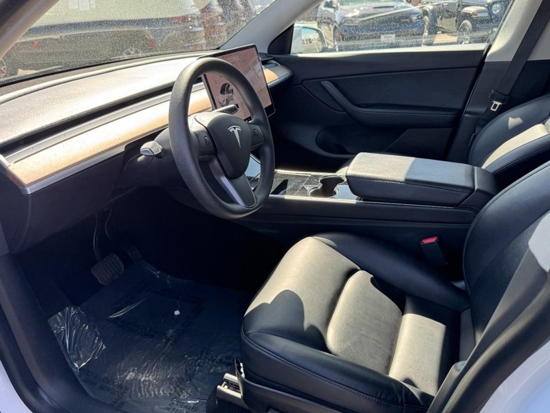 Tesla Model Y Vehicle Image 23