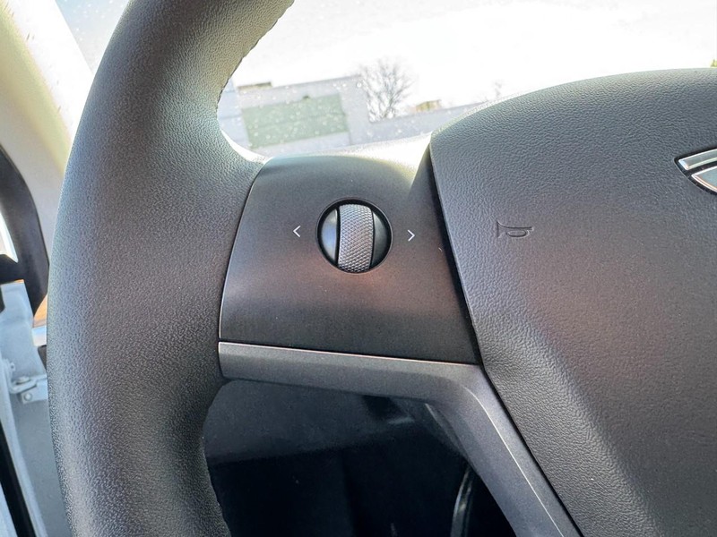 Tesla Model Y Vehicle Image 24