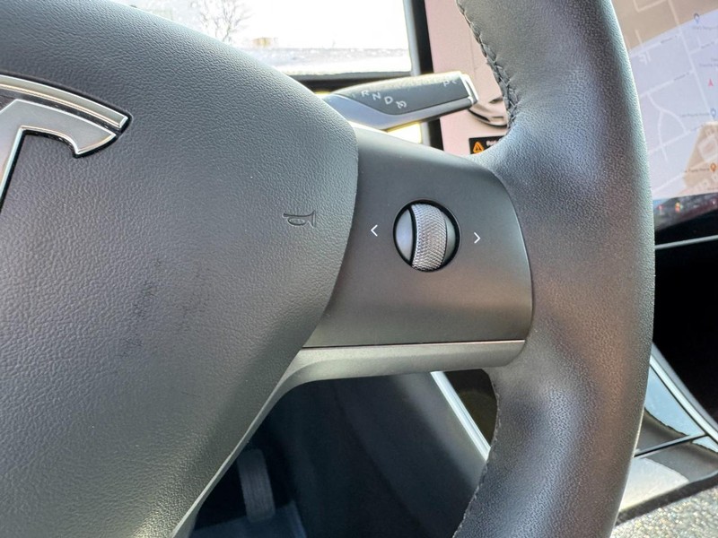 Tesla Model Y Vehicle Image 25