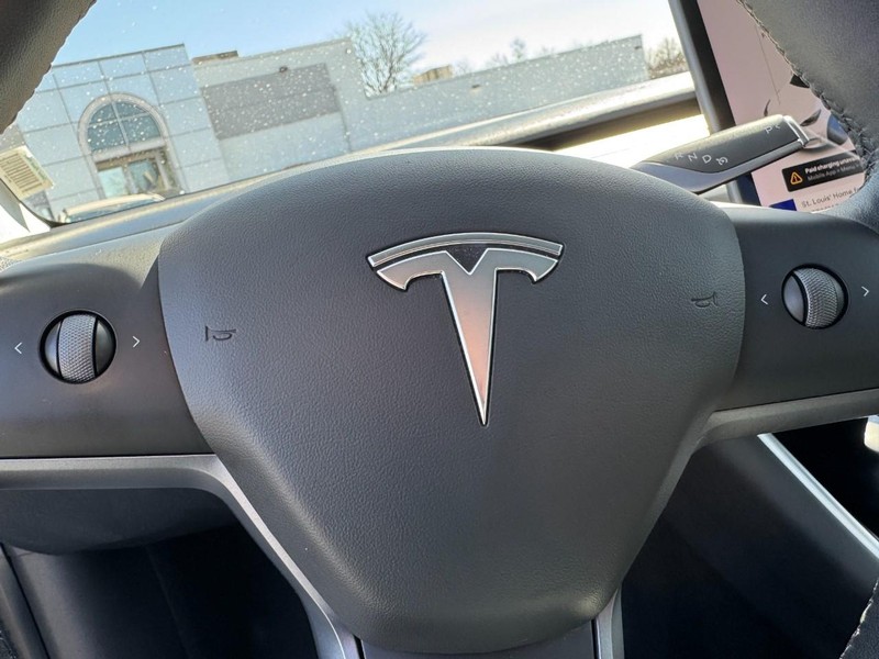 Tesla Model Y Vehicle Image 26