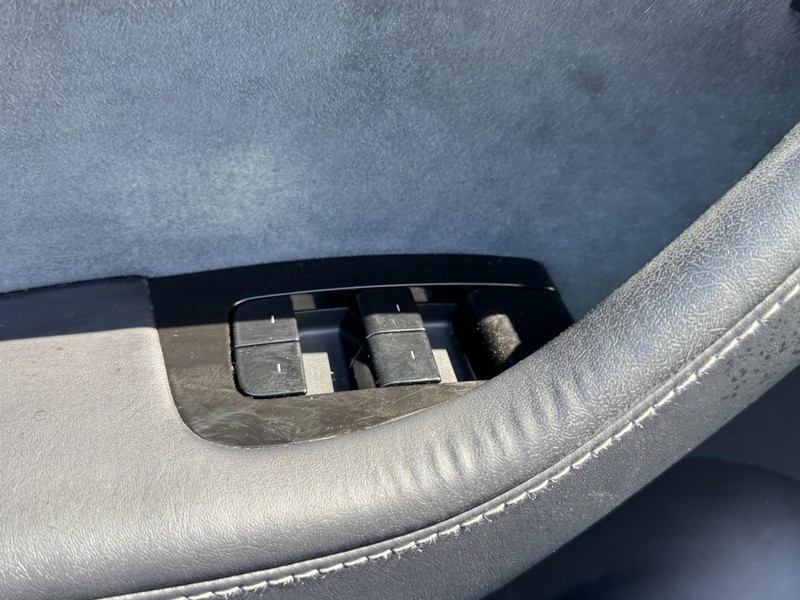 Tesla Model Y Vehicle Image 30