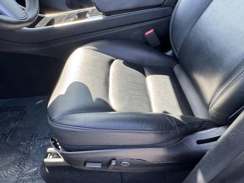 Tesla Model Y Vehicle Image 32