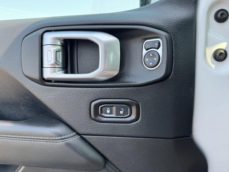 Jeep Wrangler Unlimited Vehicle Image 24